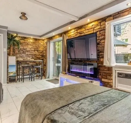 Summer Getaway In Brooklyn Private Room, Bath, Kitchen & Backyard